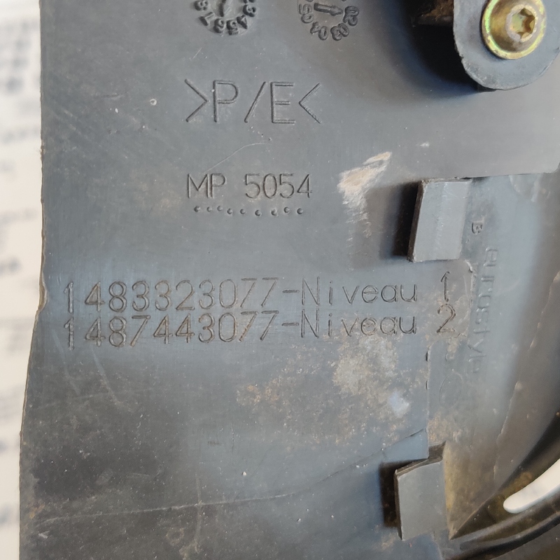 Накладка салону Citroen C8 (02-14) права нижня 1487443077