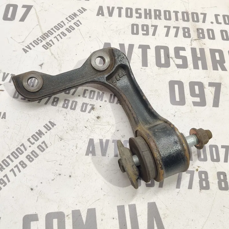 Кронштейн привода Kia Sorento 1 (02-09) 2.5 CRDi нижній пер.