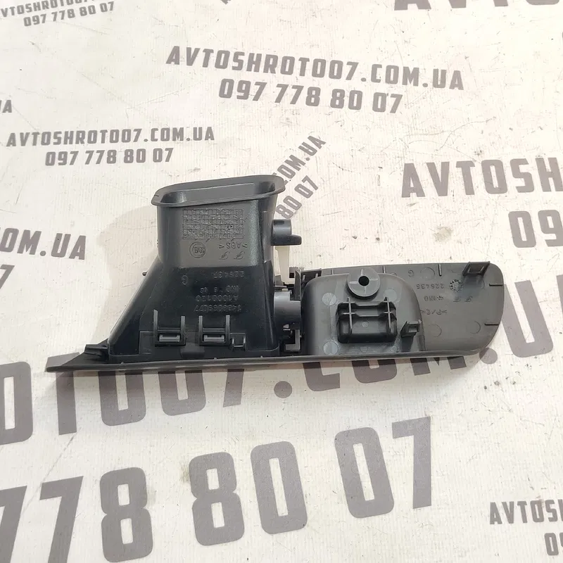 Дефлектор Peugeot 807 (02-14) 2.2 HDI зад лів OEM 1488069077