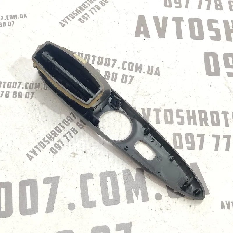 Дефлектор Peugeot 807 (02-14) 2.2HDI лів.зад. OEM 1487457077