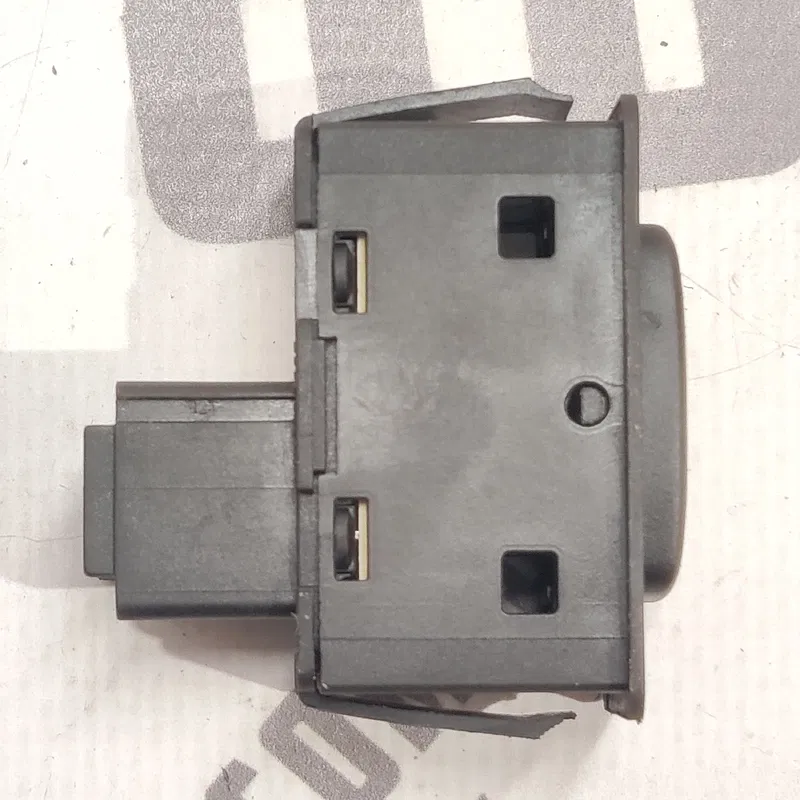 Кнопка склопід. Peugeot 807 02-14 2.2HDI зад.пр. 14889170xt