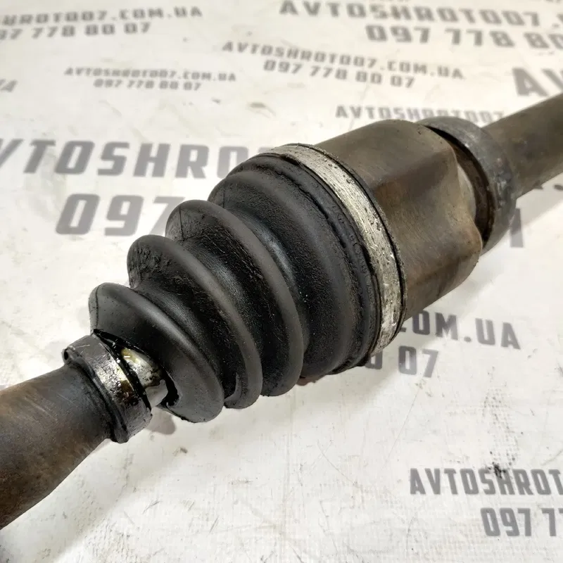 Привід Volvo V50 (04-12) 2.0 Дизель передній правий