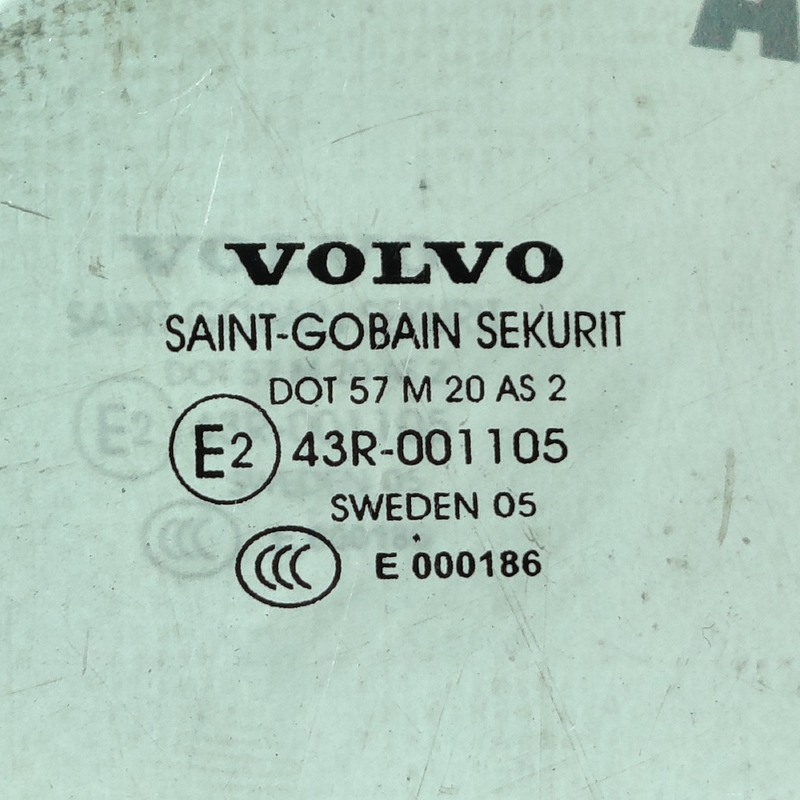 Скло дверей Volvo V50 (04-12) 2.0 Diesel переднє ліве