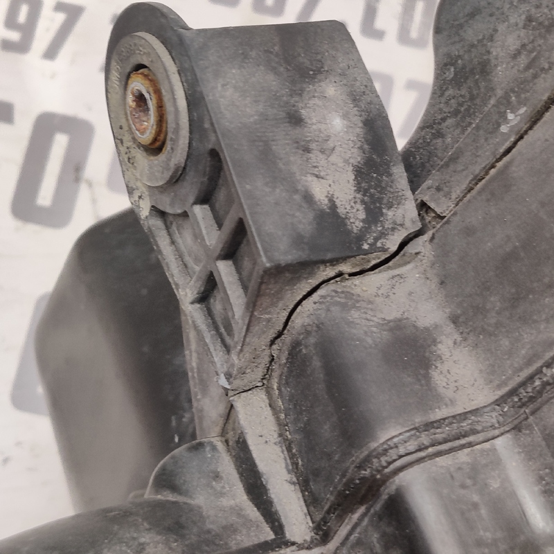 Корпус фільтра Volvo V50 (04-12) 2.0D лівий OEM 3m5112a659