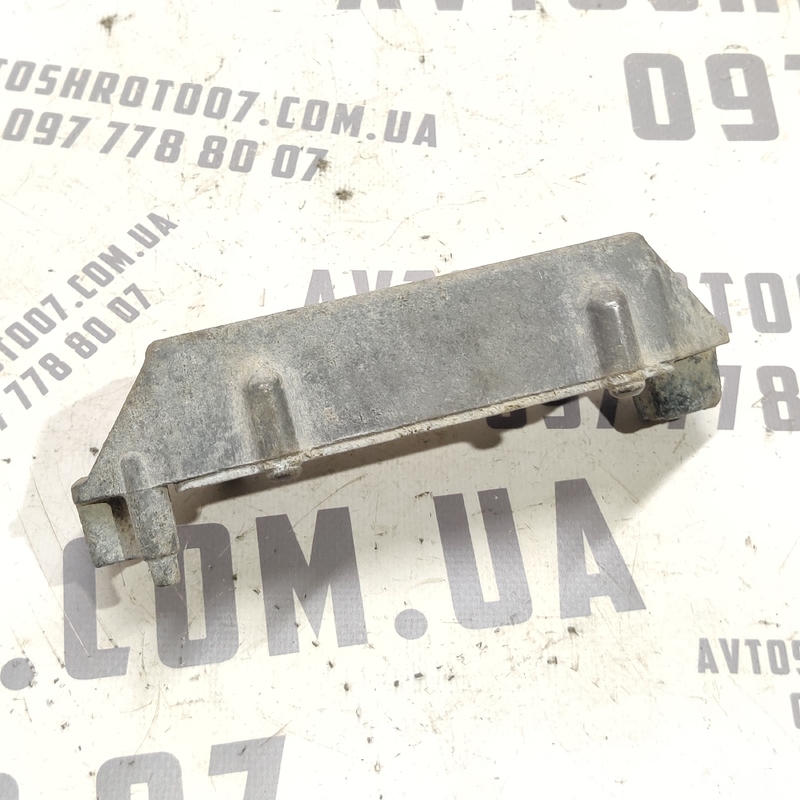 Демпфер підрамника задній Volvo V50 04-12 2.0D OEM 30714071
