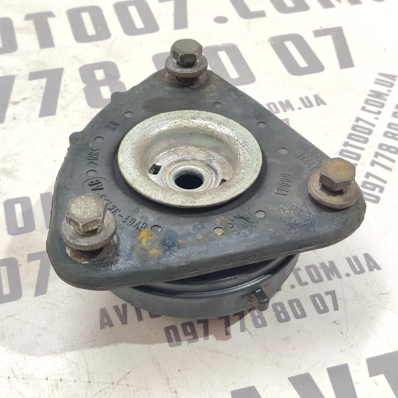 Опора аморт. Volvo V50 (04-12) 2.0D перед.ліва OEM bv613k155