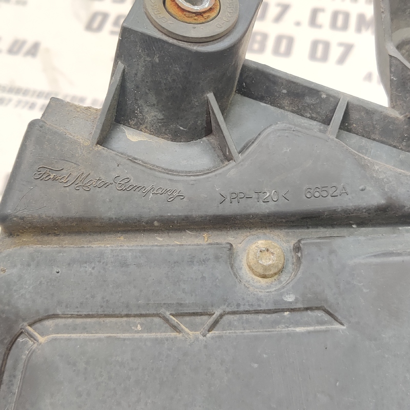 Корпус фільтра Volvo V50 (04-12) 2.0D лівий OEM 3m5112a659