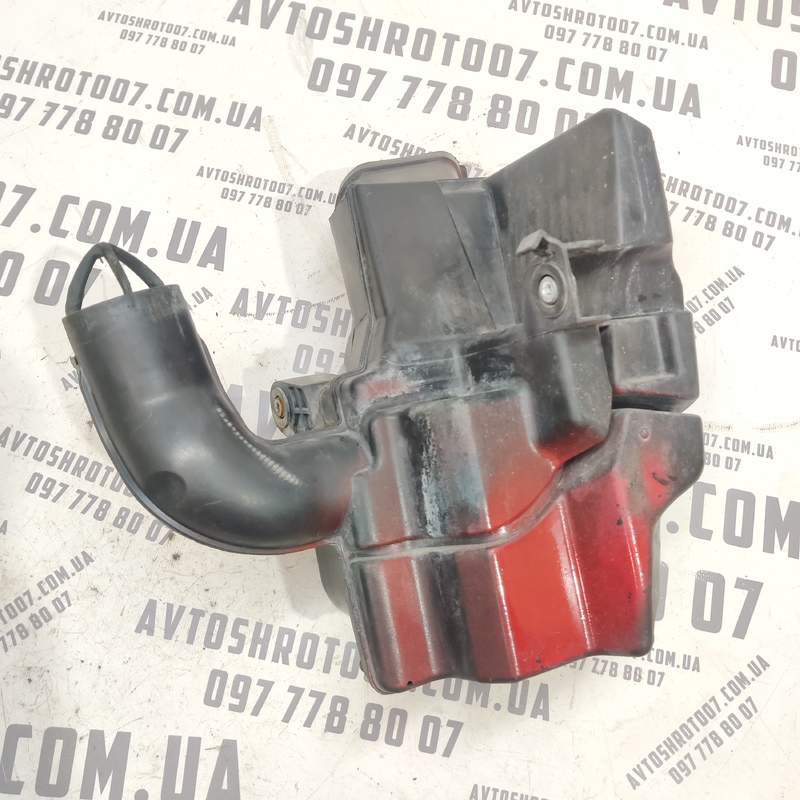 Корпус фільтра Volvo V50 (04-12) 2.0D лівий OEM 3m5112a659