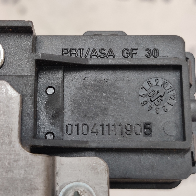 Замок багажника Volvo V50 (04-12) 2.0D зад OEM 01041111905