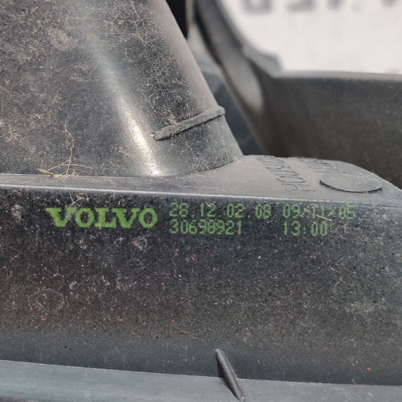 Ліхтар задній Volvo V50 (04-12) 2.0D правий OEM 30698921