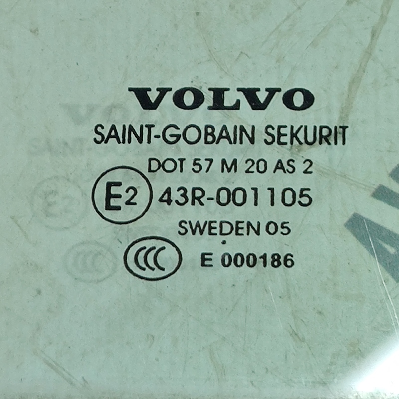 Скло дверей Volvo V50 (04-12) 2.0 Diesel переднє праве