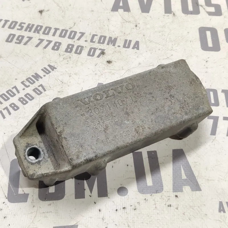 Демпфер підрамника задній Volvo V50 04-12 2.0D OEM 30714071