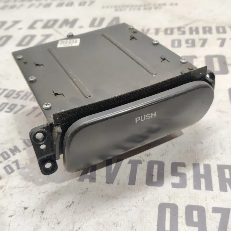 Попільничка Hyundai Elantra 3 00-06 1.6 Бенз OEM 845502d400