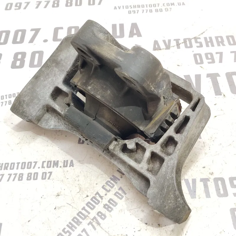 Подушка двигуна Volvo V50 (04-12) 2.0 Дизель OEM 7m516f012y