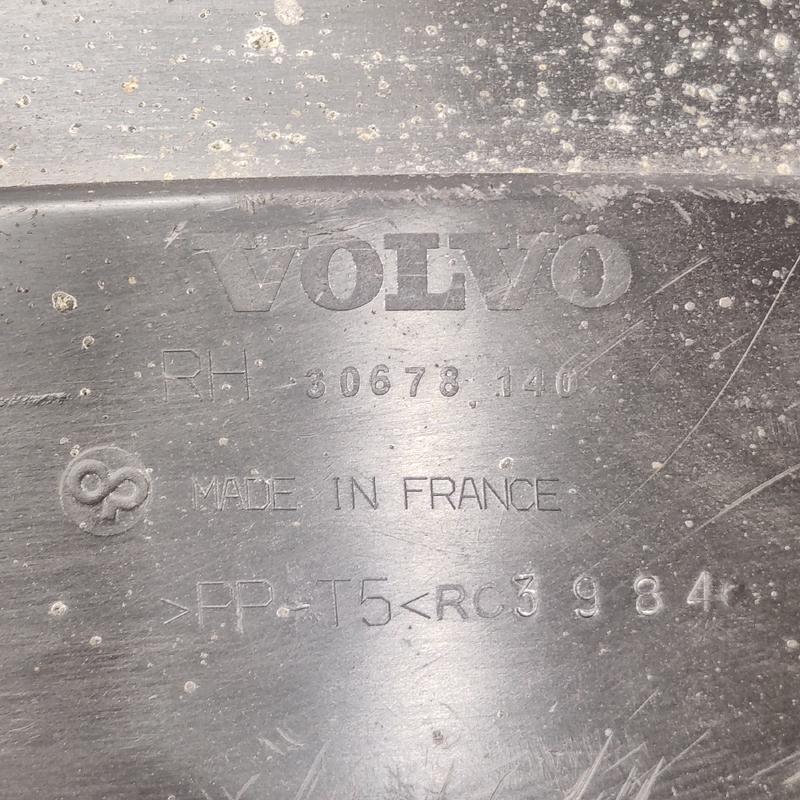 Підкрилок Volvo V50 (04-12) 2.0D Зад. Пр. Ниж. OEM 30678140