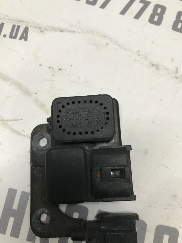 Датчик темп. повітря Kia Cerato 04-09 2.0 перед 969852f201