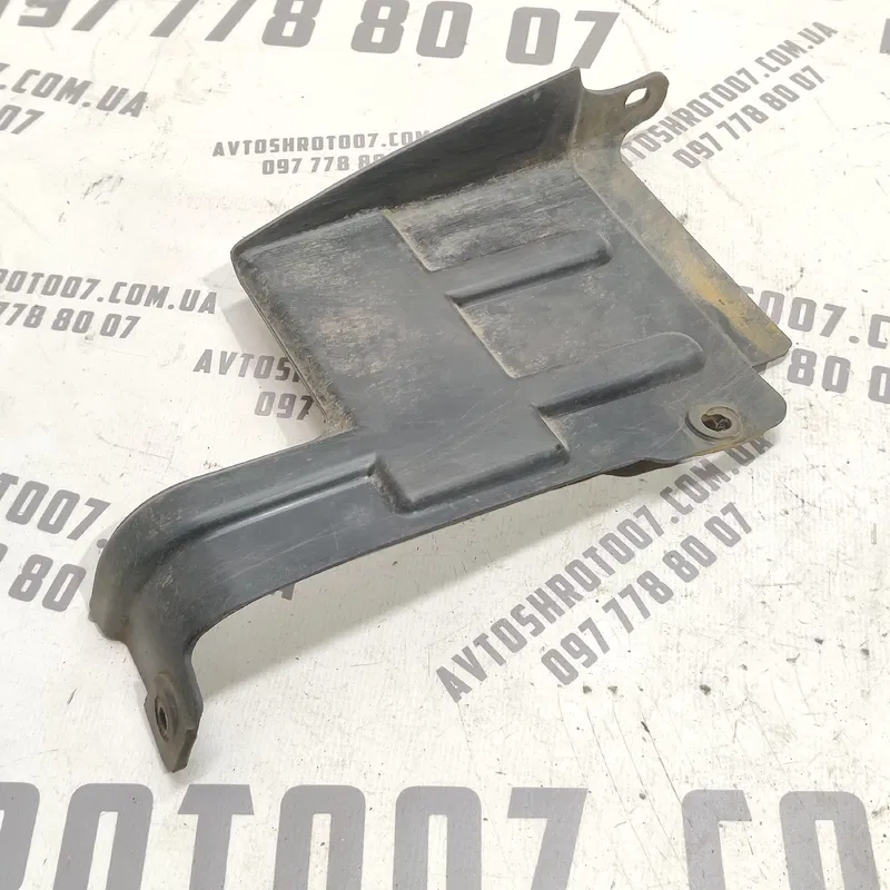 Накладка Kia Sorento 1 (02-09) 2.5 CRDi з/л OEM 975303e000
