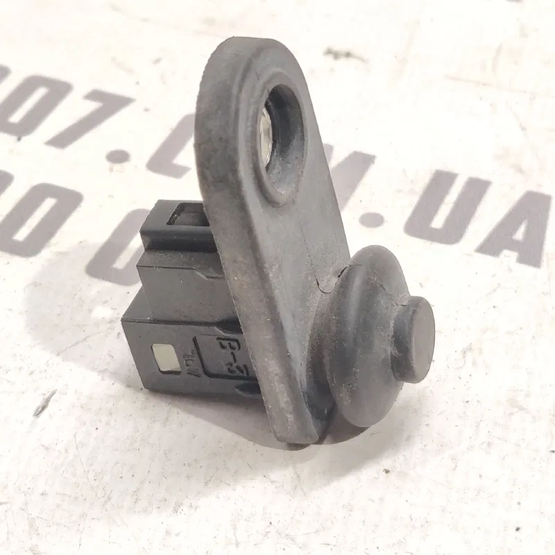 Кінцевик дверей Hyundai Elantra 3 00-06 1.6 Бенз 935603b100