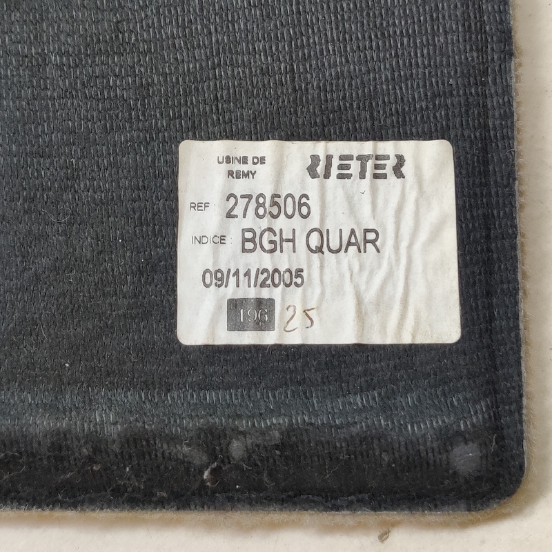 Полка багажника Volvo V50 (04-12) 2.0D задня OEM 39870017