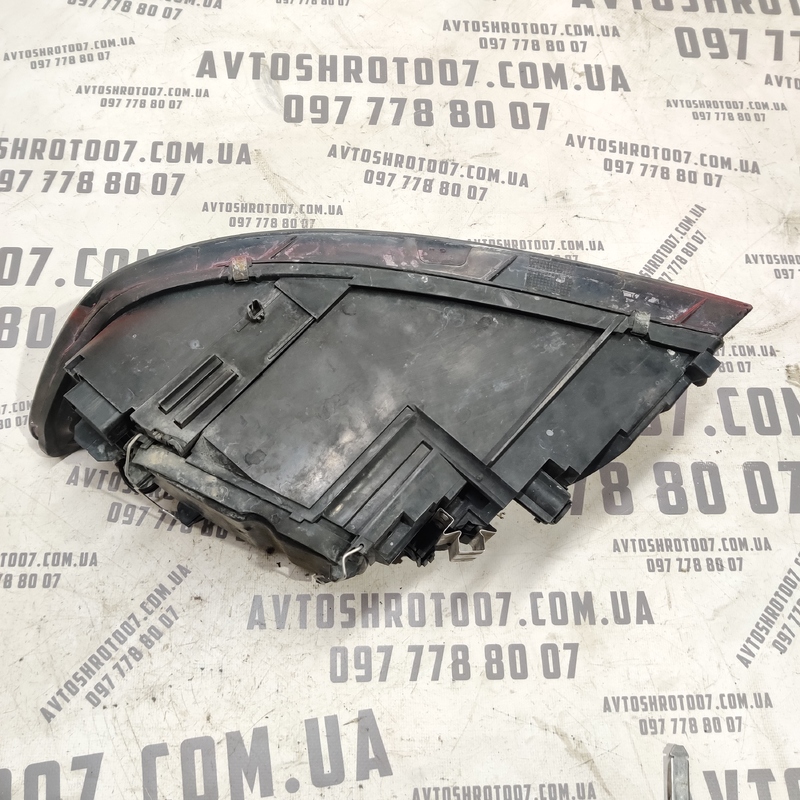 Фара Volvo V50 (04-12) 2.0D передня права OEM 30698886