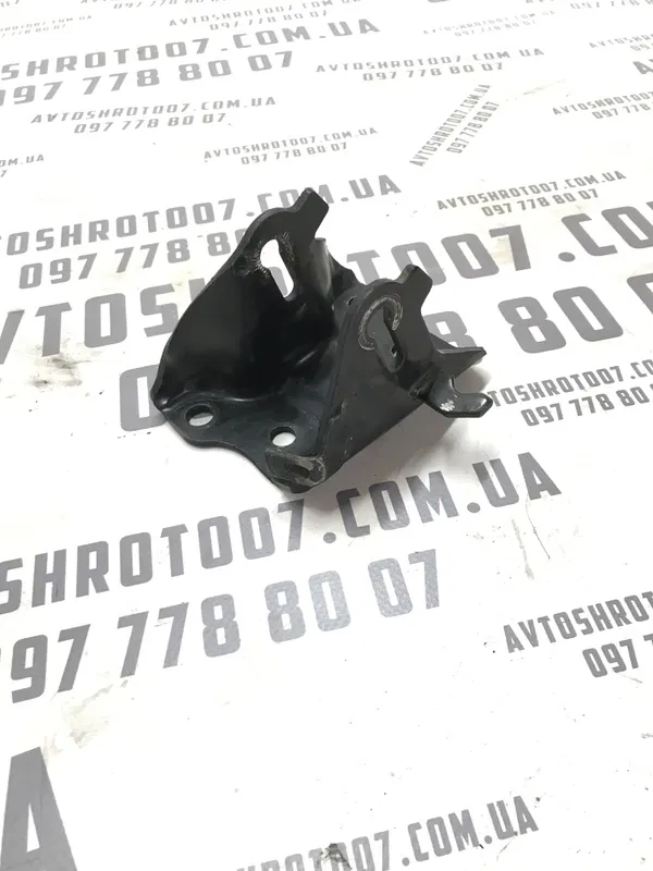 Кронштейн двигуна Kia Cerato 1 (04-09) 2.0 передня нижня
