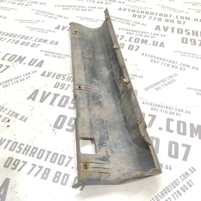 Накладка Kia Sorento (02-09) 2.5 задня права OEM 877763e000