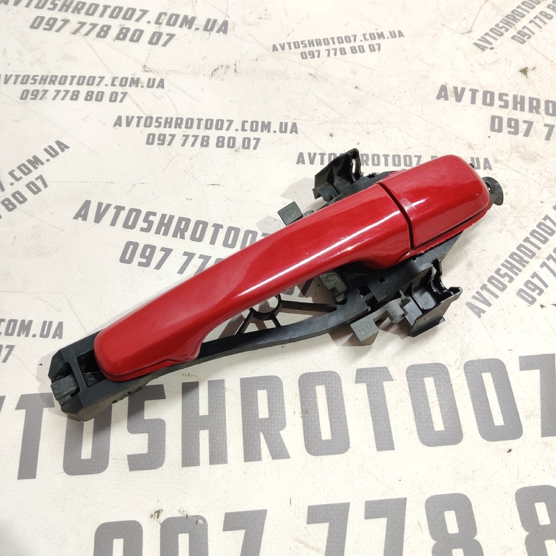 Ручка зовн. Volvo V50 (04-12) 2.0D задня права OEM 30663866