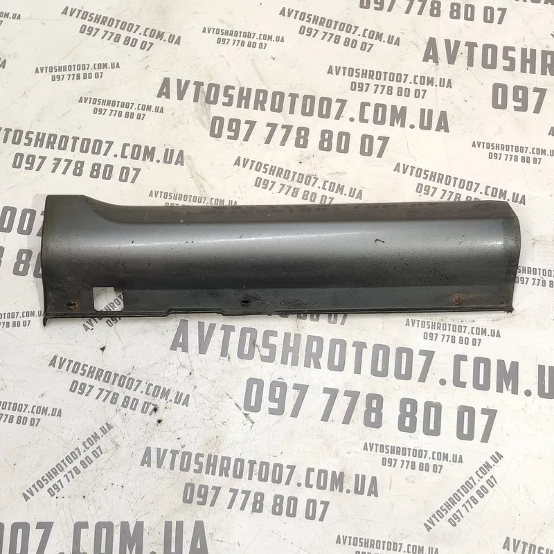 Накладка Kia Sorento (02-09) 2.5 задня права OEM 877763e000