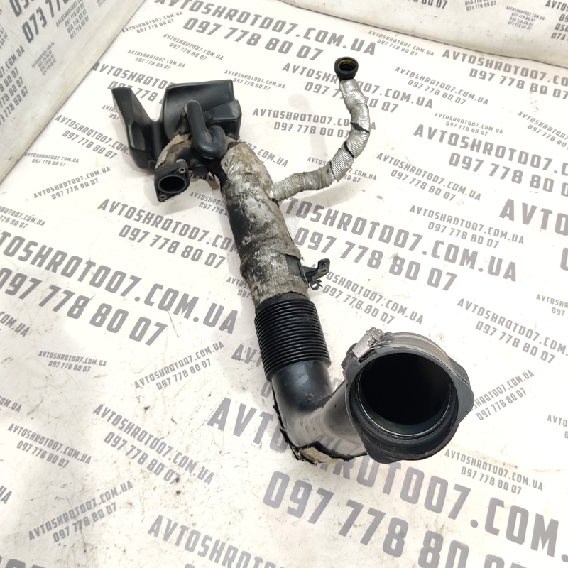 Патрубок повітряний Volvo V50 (04-12) 2.0D OEM 3m519a673h