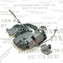 Замок дверей Volvo V50 (04-12) 2.0D задня права OEM 30699112