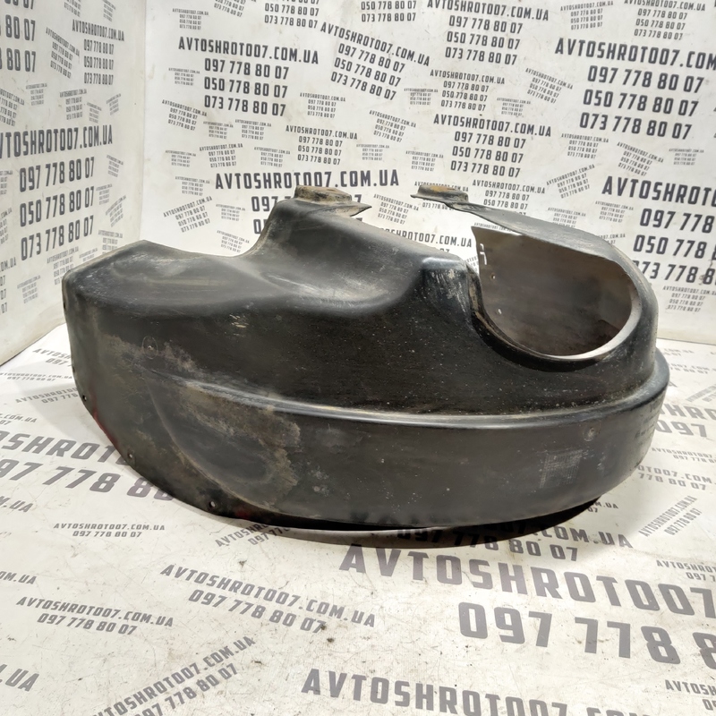 Підкрилок Volvo V50 (04-12) 2.0D Зад. Пр. Ниж. OEM 30678140