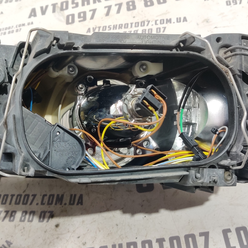 Фара Volvo V50 (04-12) 2.0D передня права OEM 30698886