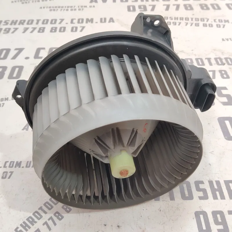 Мотор пічки Toyota Auris (06-12) 1.6 бензин OEM 2727008103