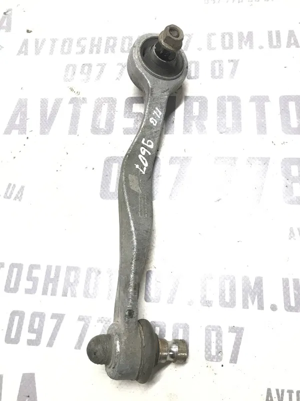Ричаг підвіски VW Passat B5+ (00-05) 1.9 D перед прав верх