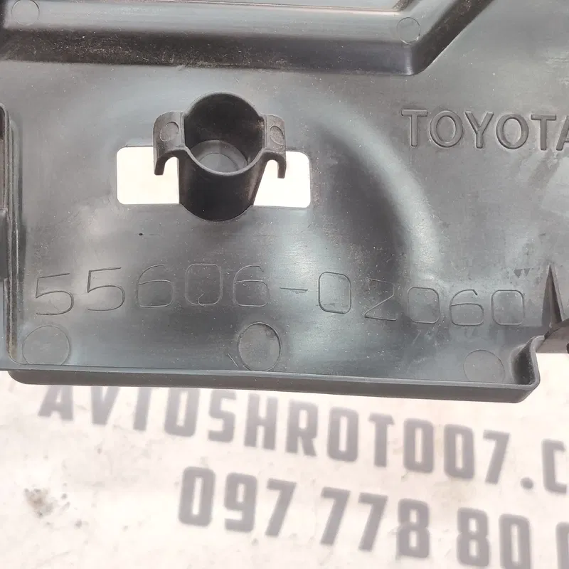 Накладка салону Toyota Auris 06-12 1.6 бенз ліва нижня перед
