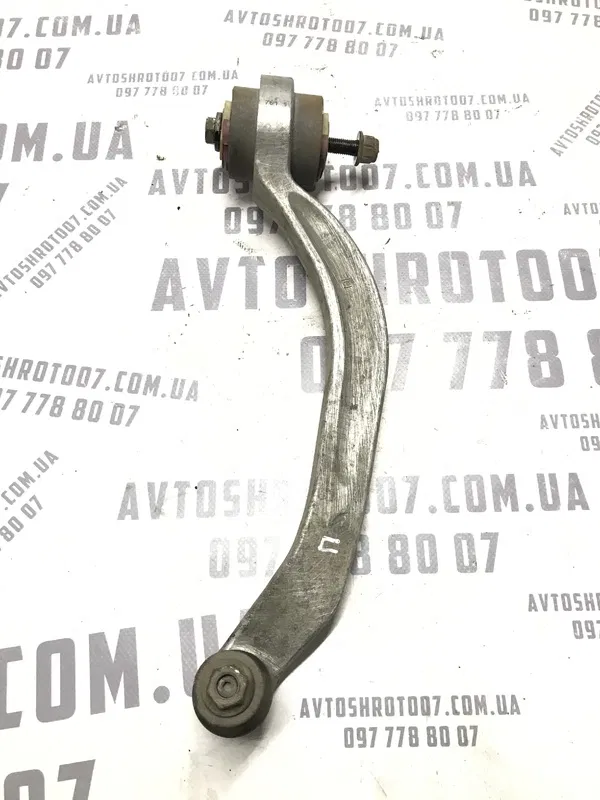 Ричаг підвіски VW Passat B5+ (00-05) 1.9D перед. ниж. правий