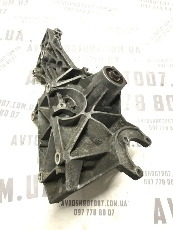 Кронштейн генератора VW Passat B5+ (00-05) 1.9D 038903143ae