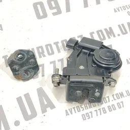 Замок багажника Toyota Auris (06-12) 1.6 1ZRFE Бензин задній фото 2