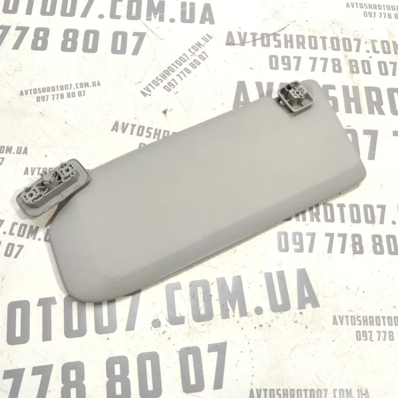 Сонцезахисник Volvo V50 (04-12) 2.0D правий OEM 30740082