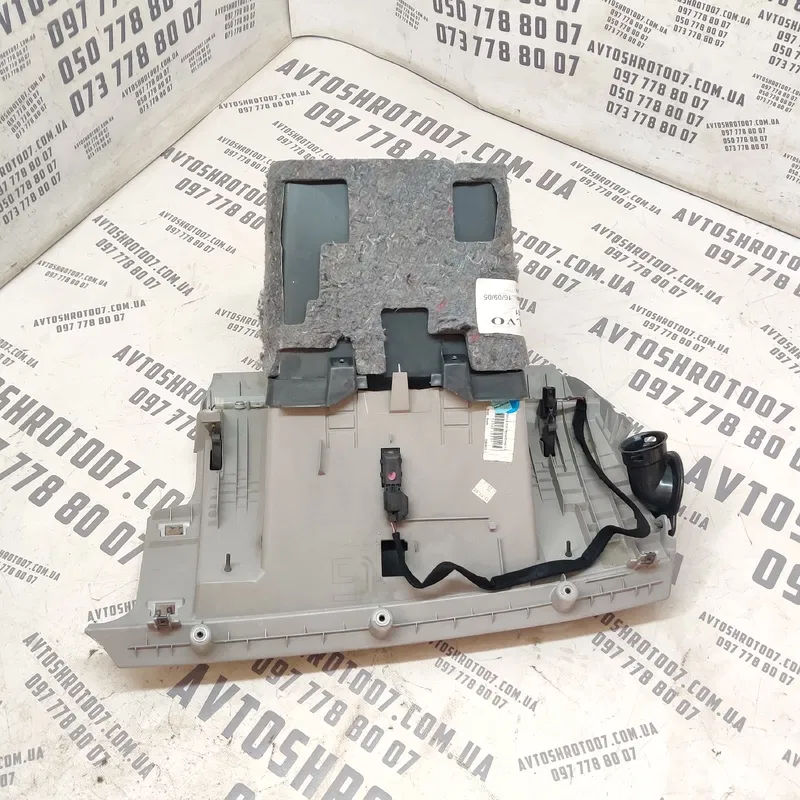 Бардачок Volvo V50 (04-12) 2.0 Diesel