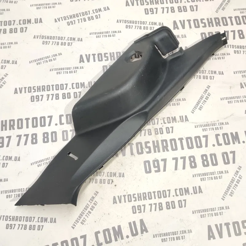 Накладка салону Toyota Auris (07-12) 1.6 Benz задня права