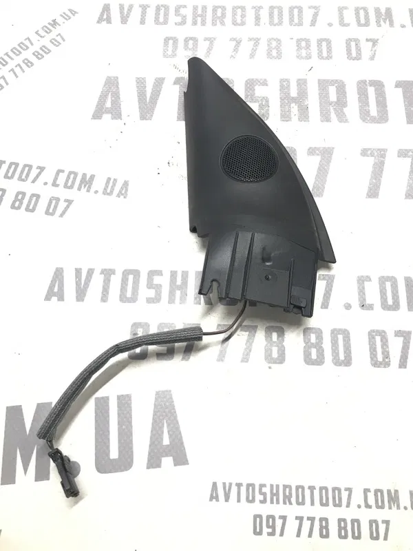 Накладка VW Passat B5+ (00-05) 1.9D перед ліва OEM 3b0837993