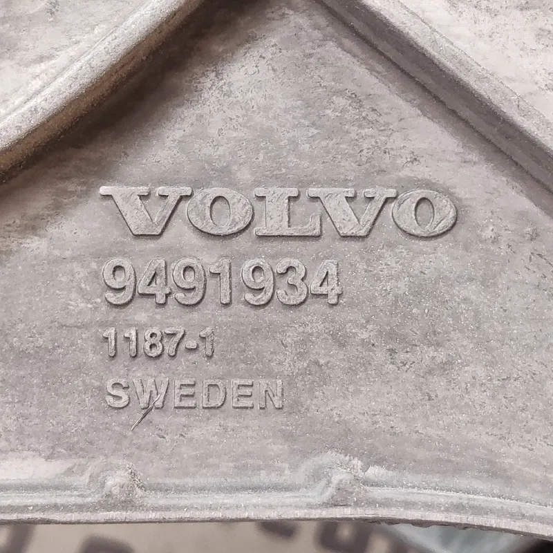 Кронштейн Volvo V50 (04-12) 2.0 Дизель OEM 9491934