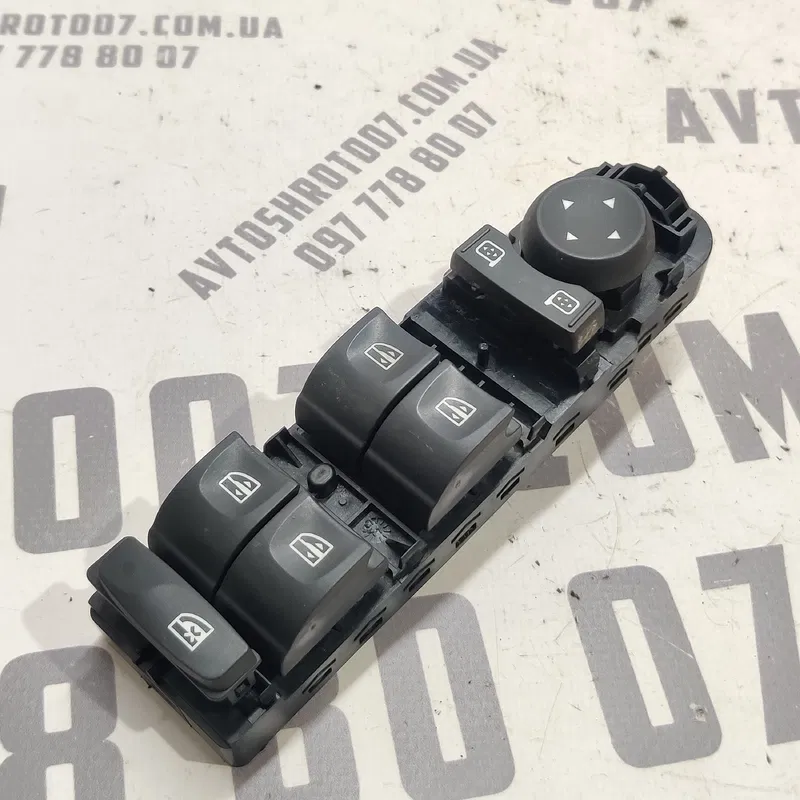 Блок кнопок Renault Scenic 3 09-16 1.6D Ліва OEM 809610016r