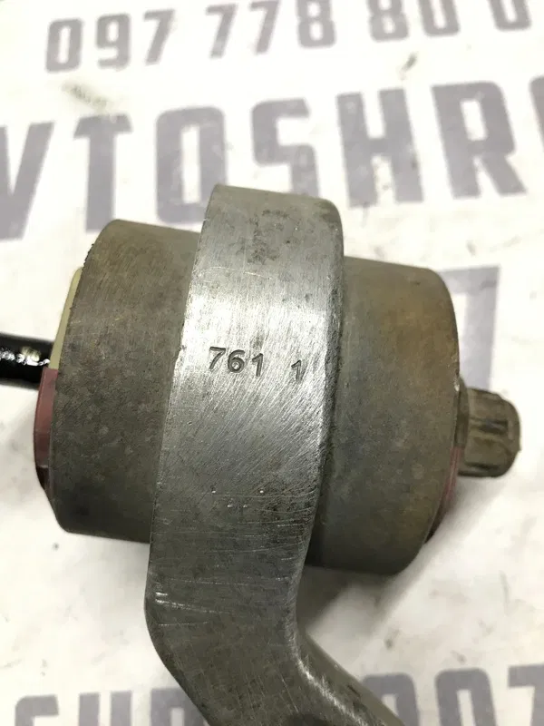 Ричаг підвіски VW Passat B5+ (00-05) 1.9D перед. ниж. правий