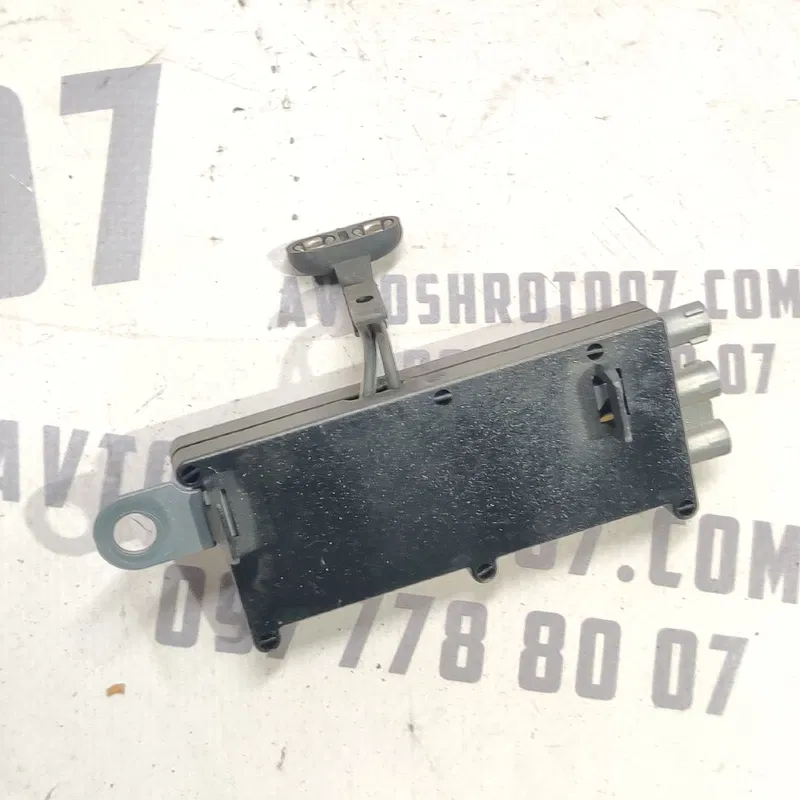 Підсилювач антени Volvo V50 (04-12) 2.0 Дизель OEM 30737918
