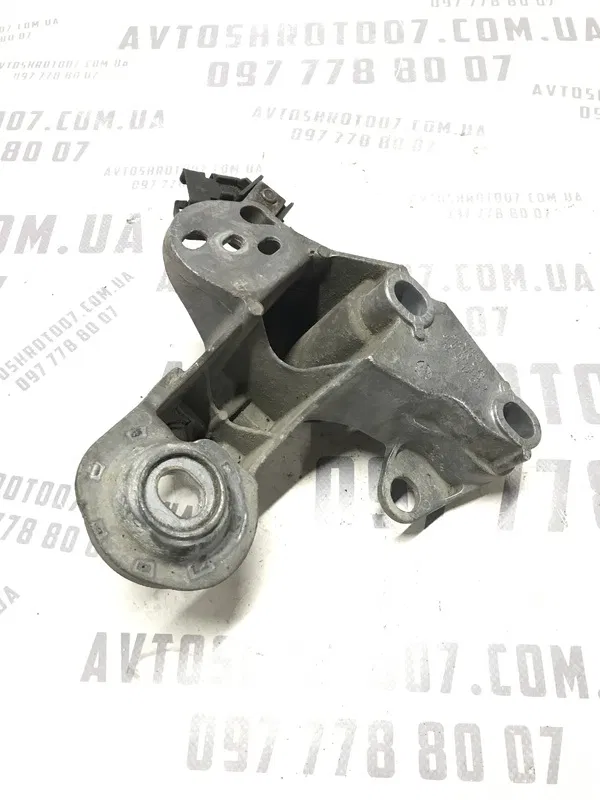 Кронштейн двигуна Passat B5+ (00-05) 1.9 TDI OEM 8e0199352d