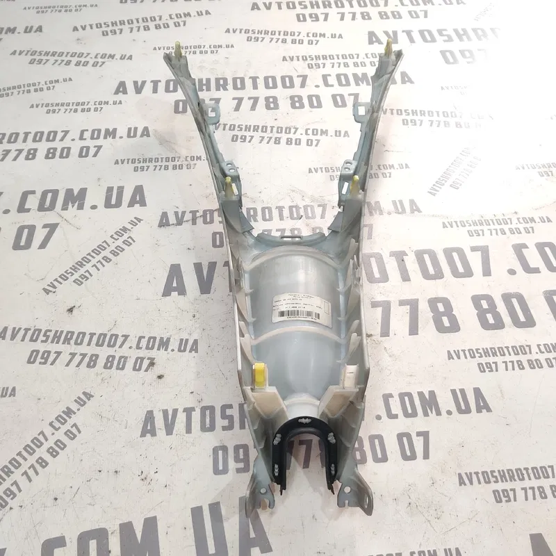 Консоль центральна Toyota Auris (06-12) 1.6 Бензин 1ZRFE