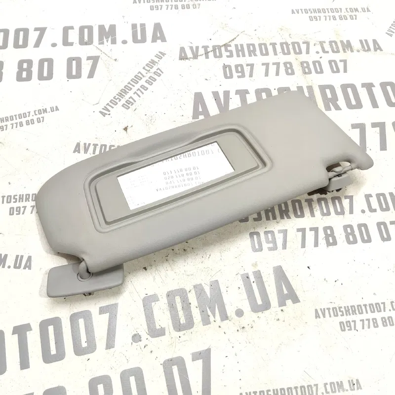 Сонцезахисник Volvo V50 (04-12) 2.0D правий OEM 30740082
