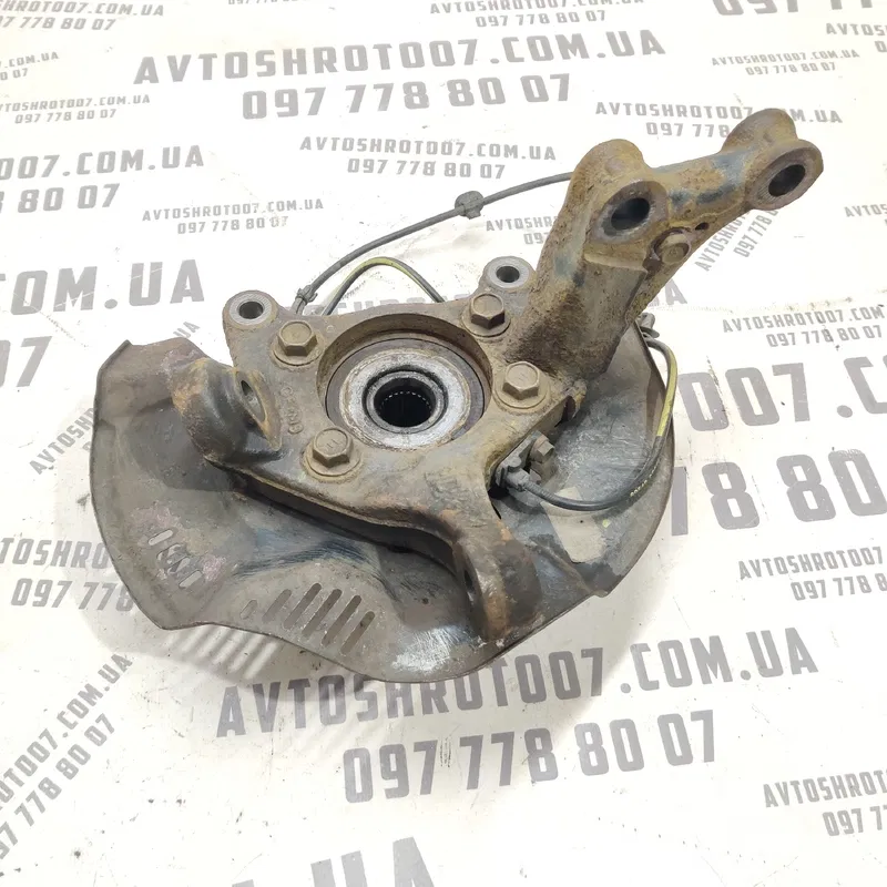 Кулак поворотний Toyota Auris (06-12) 1.6 Benz права передня